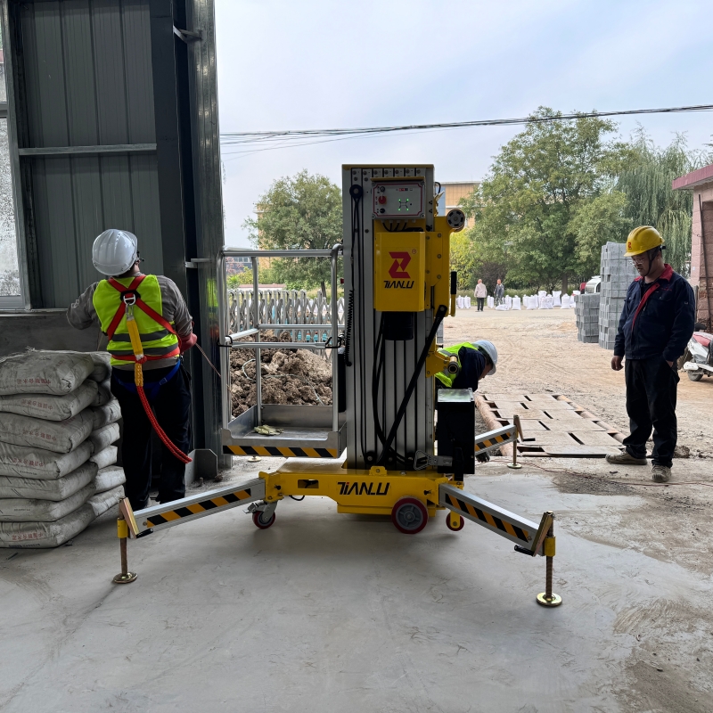 SelfPropelledElectricVerticalMastLift